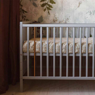 Lit bébé Stardust Cot gris clair 120x60 en bois
